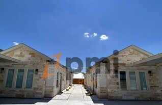 1320 N McColl Rd in Edinburg, TX - Building Photo