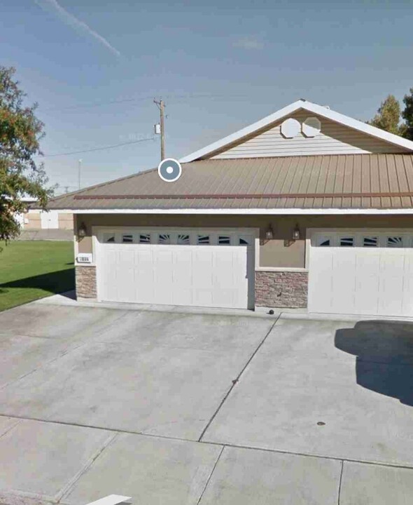 2038 Hughes Dr in Idaho Falls, ID - Building Photo