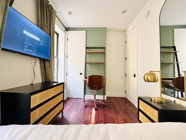 Furnished room/NOT APARTMENT in Brooklyn, NY - Foto de edificio - Building Photo