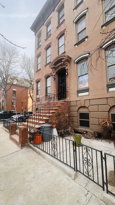 548 Bramhall Ave, Unit 3 in Jersey City, NJ - Building Photo