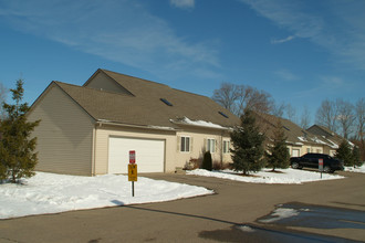 100 Anna Dr in Whitmore Lake, MI - Foto de edificio - Building Photo