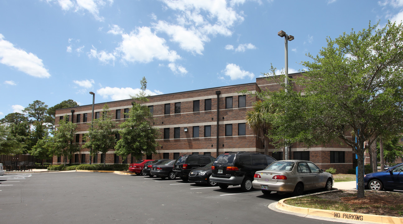 Osprey Fountains in Jacksonville, FL - Building Photo