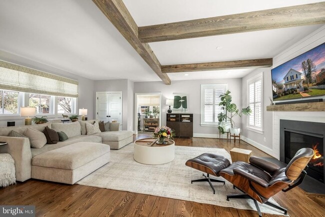 323 S West St in Falls Church, VA - Building Photo - Building Photo