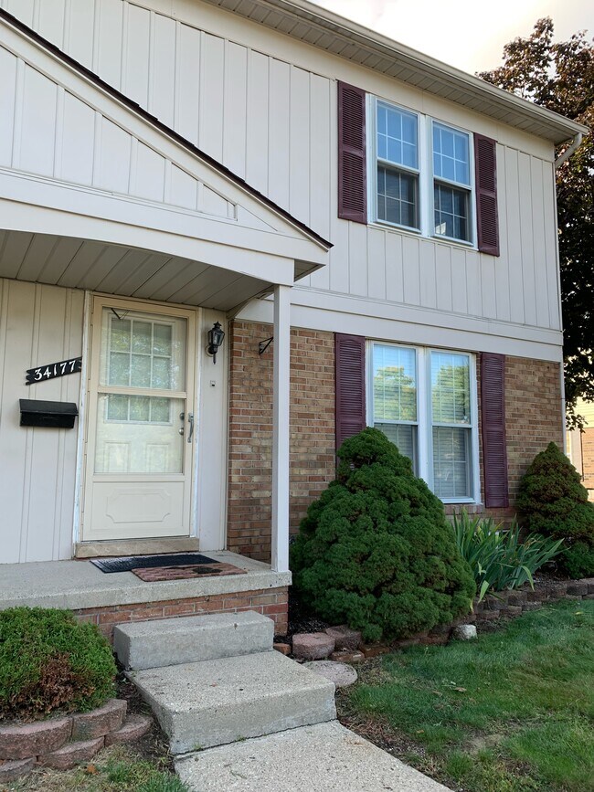 34177 Garfield Cir Rentals in Fraser, MI