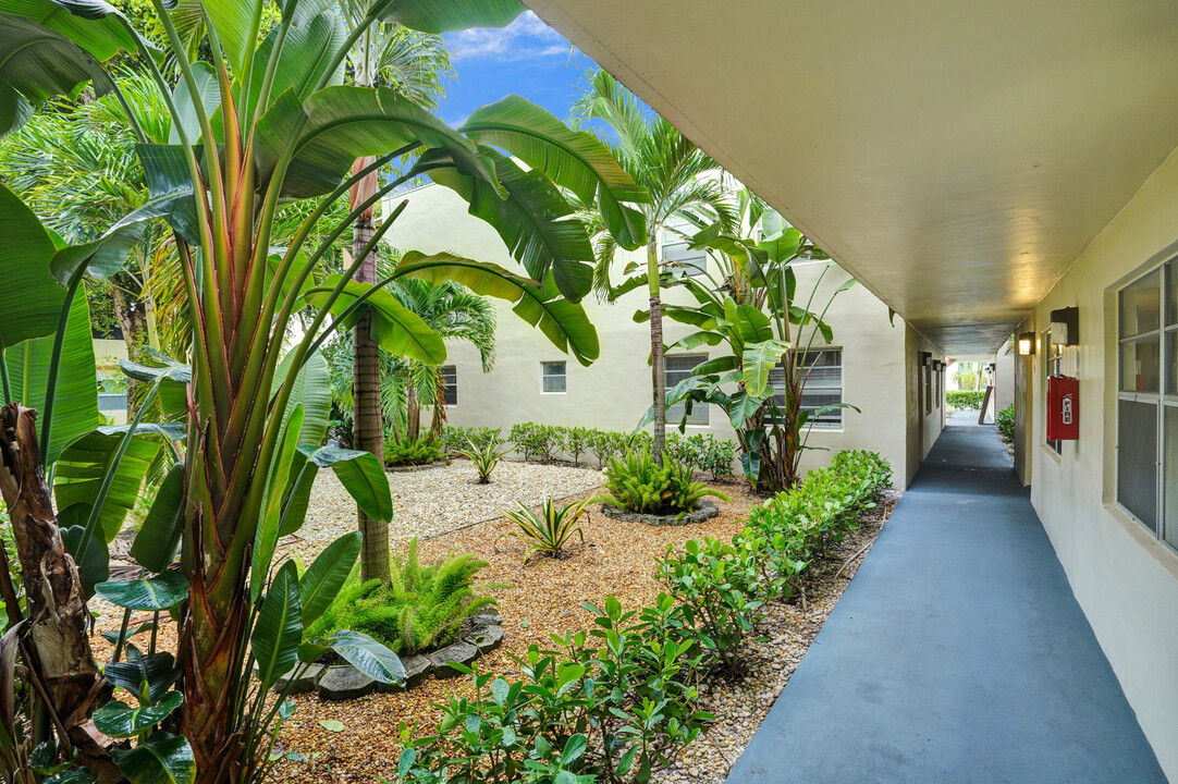 148 Piedmont D in Delray Beach, FL - Building Photo