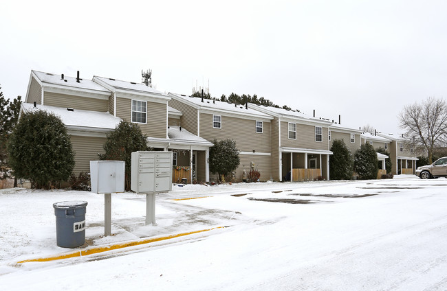 Century Hills Townhomes in White Bear Lake, MN - Building Photo - Building Photo