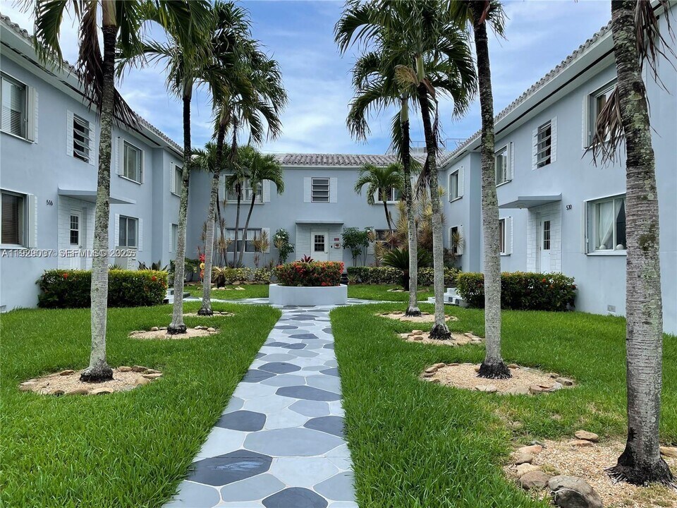 530 SW 10th St in Miami, FL - Building Photo