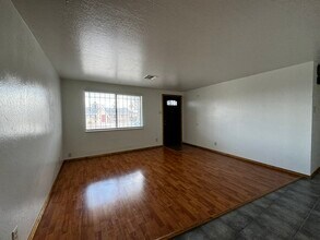 908 Faye Pl NE in Albuquerque, NM - Building Photo - Building Photo