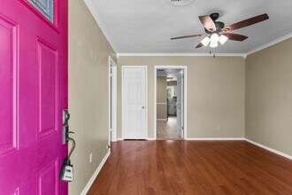 807 Temple Dr in Hitchcock, TX - Building Photo - Building Photo