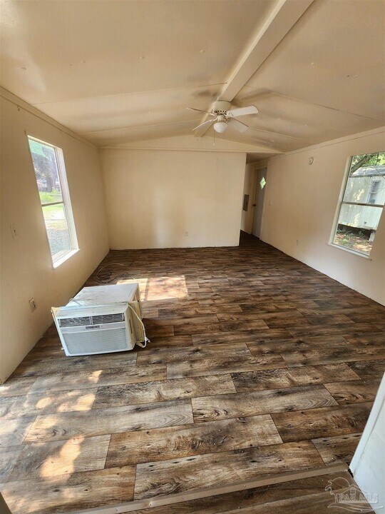 6212 Montgomery Ave in Pensacola, FL - Building Photo