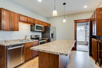 1360 Dale St N in St. Paul, MN - Foto de edificio - Building Photo