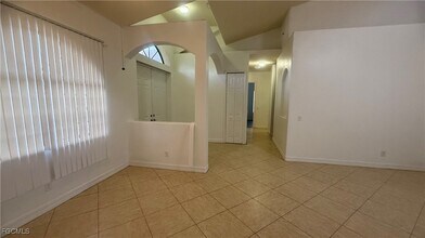 616 Columbus Ave in Lehigh Acres, FL - Foto de edificio - Building Photo