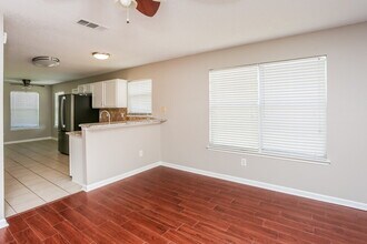 8104 Gardengate Ct in Fort Worth, TX - Foto de edificio - Building Photo