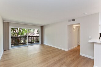 6416 Friars Rd, Unit 221 in San Diego, CA - Building Photo - Building Photo