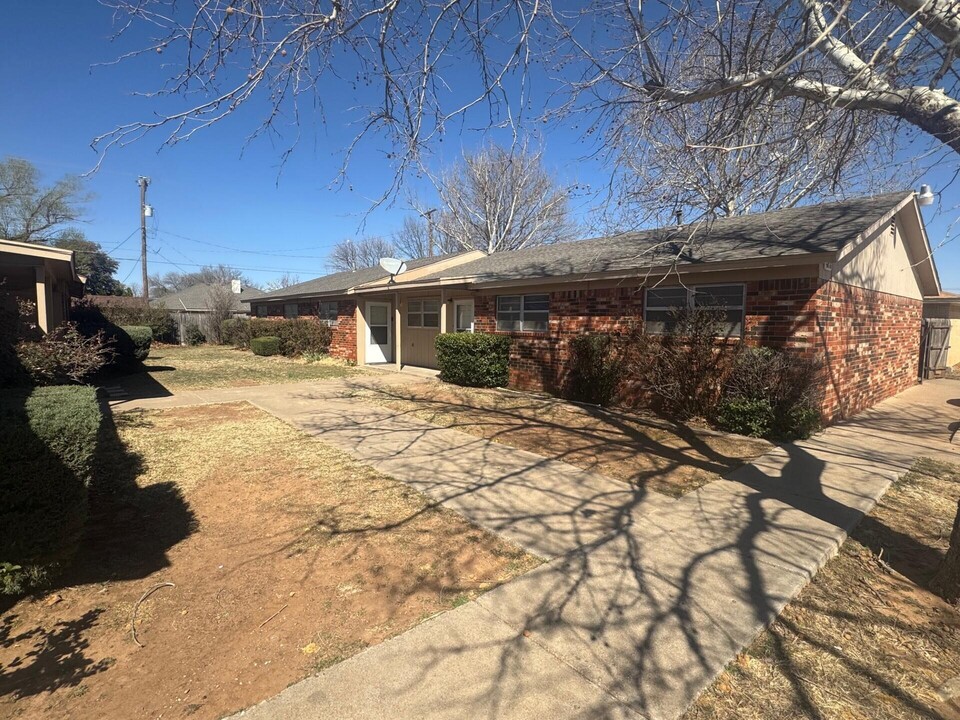 4816 66th St in Lubbock, TX - Foto de edificio