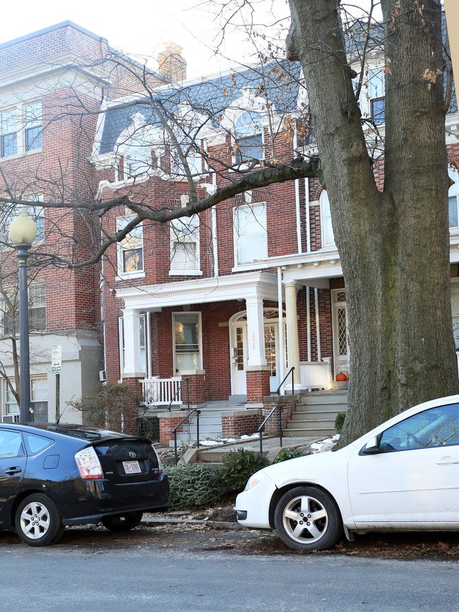 2608 Cathedral Ave NW in Washington, DC - Foto de edificio - Building Photo