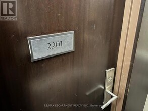 50 Absolute Ave in Mississauga, ON - Building Photo - Building Photo