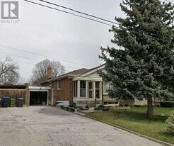 74 Cavehill Crescent in Toronto, ON - Building Photo