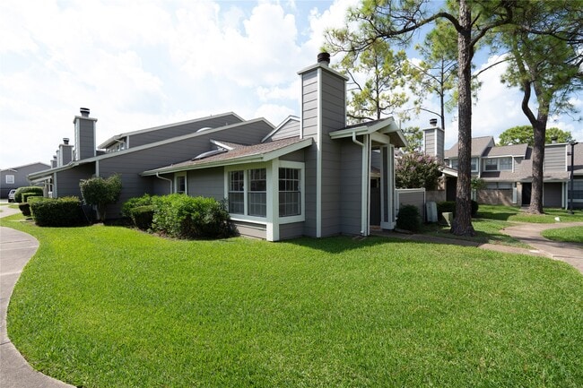 6324 Shadow Tree Dr in Houston, TX - Building Photo - Building Photo