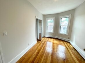 276 E Cottage St, Unit #3, in Boston, MA - Building Photo - Building Photo