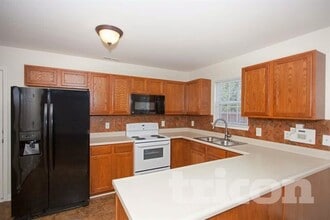 1404 Weston Ln in Spring Hill, TN - Foto de edificio - Building Photo