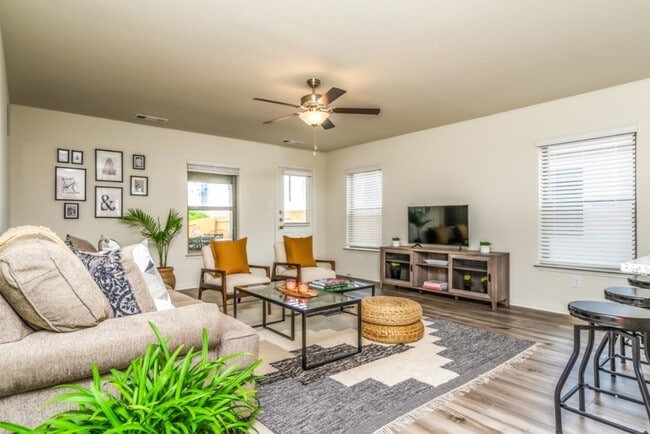709 Trinity Trl in Denton, TX - Building Photo - Building Photo