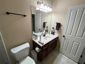 7625 Crackling Creek Dr in Austin, TX - Foto de edificio - Building Photo