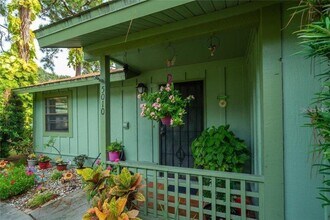 5010 Barrington Cir in Sarasota, FL - Building Photo - Building Photo
