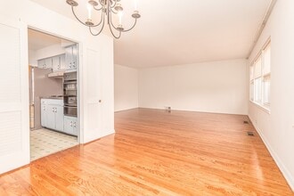 4218 Oakton St, Unit 2 in Skokie, IL - Building Photo - Building Photo