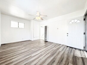 910 N Herbert Ave in Los Angeles, CA - Building Photo - Building Photo