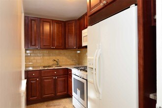 65-30 108th St-Unit -2G in Queens, NY - Building Photo - Building Photo