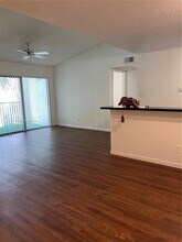510 S Park Rd, Unit 22-10 in Hollywood, FL - Foto de edificio - Building Photo
