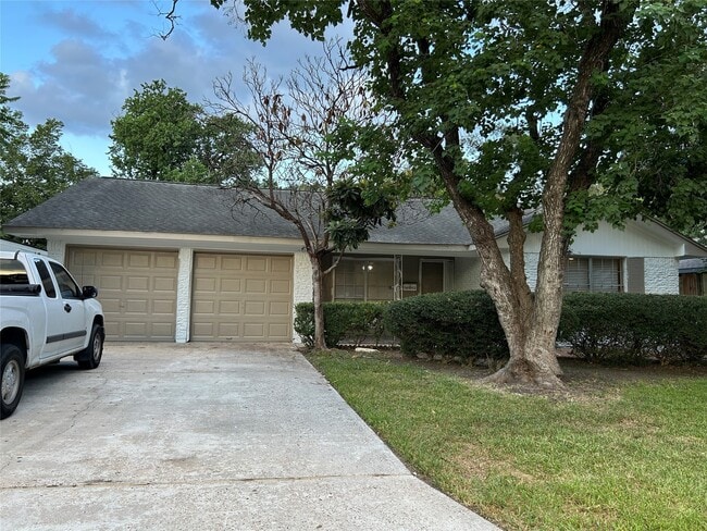 property at 7413 Heilig Rd