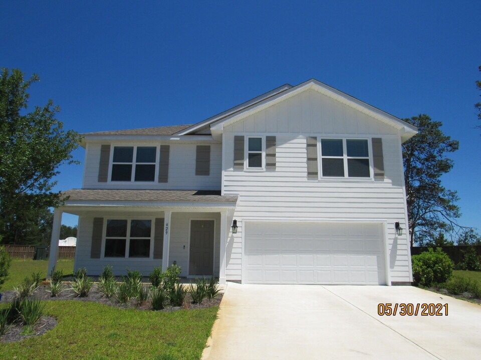 429 This Way in Freeport, FL - Building Photo