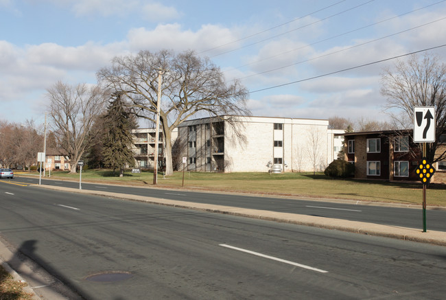 Cedar Grove Condominiums in Bloomington, MN - Building Photo - Building Photo