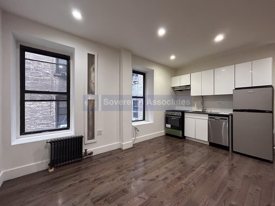4 St Nicholas Terrace in New York, NY - Building Photo