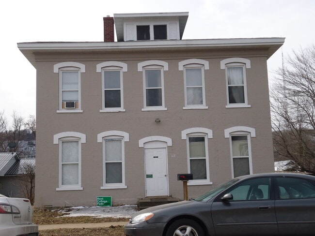 117 E Howard St, Unit 3 in Winona, MN - Building Photo - Building Photo