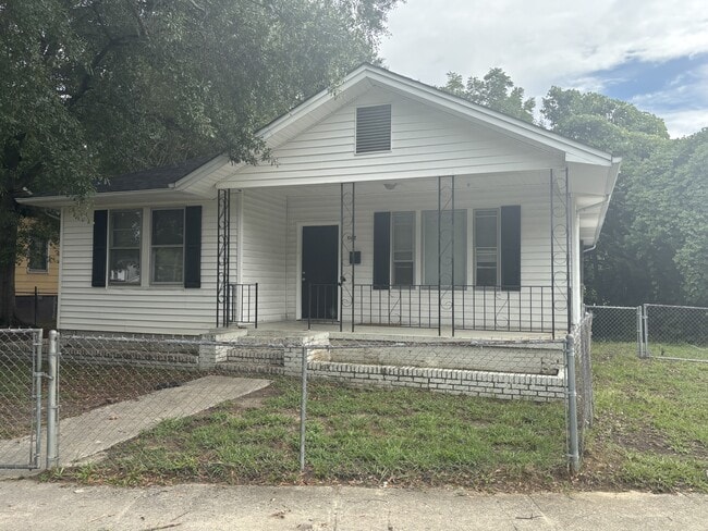 property at 1008 W 6th Av B