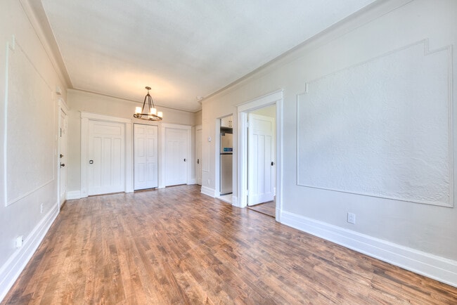 3406 Patricia Av in Montréal, QC - Building Photo - Building Photo