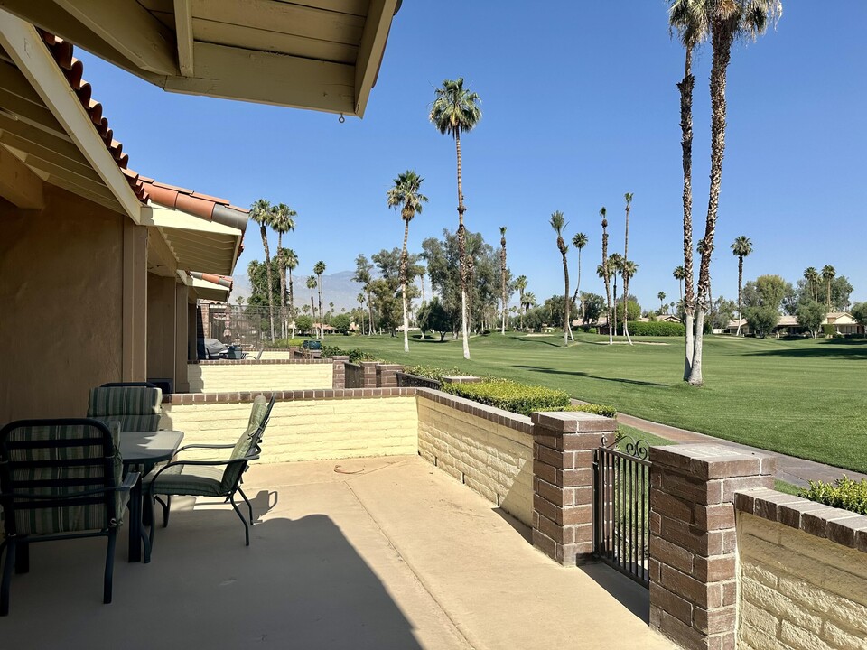 432 Sierra Madre S in Palm Desert, CA - Foto de edificio