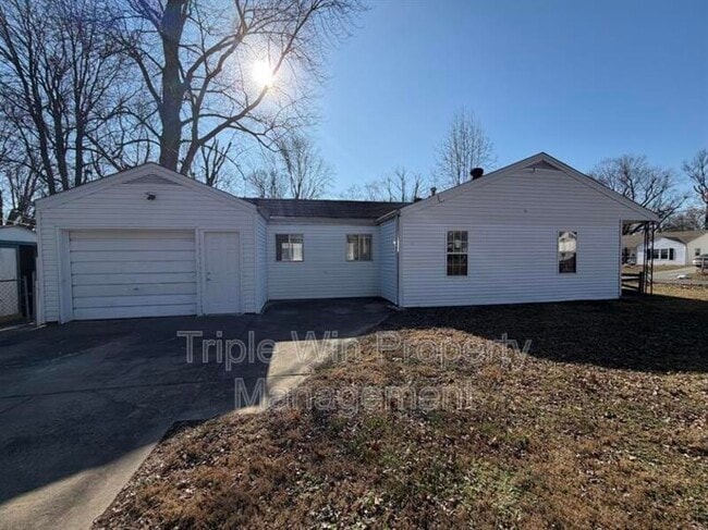 property at 300 Brackleigh Ln