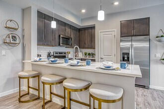 Lago in Naples, FL - Foto de edificio - Interior Photo
