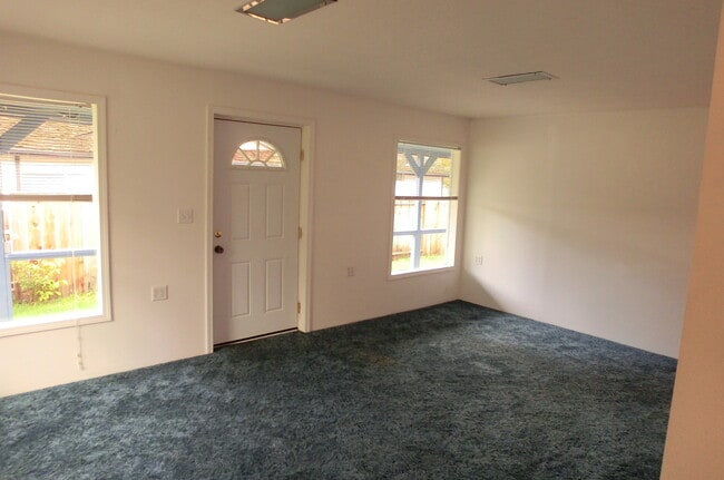 1029 Vista Dr in Grants Pass, OR - Building Photo - Building Photo