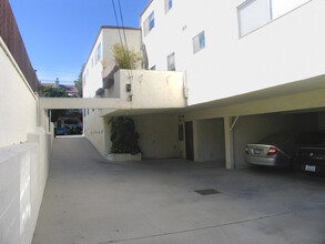 1208 California Ave in Santa Monica, CA - Building Photo - Building Photo