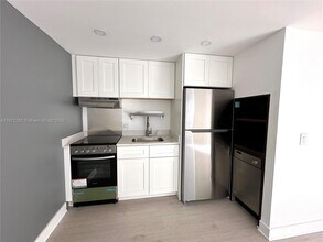 930 10th St in Miami Beach, FL - Building Photo - Building Photo