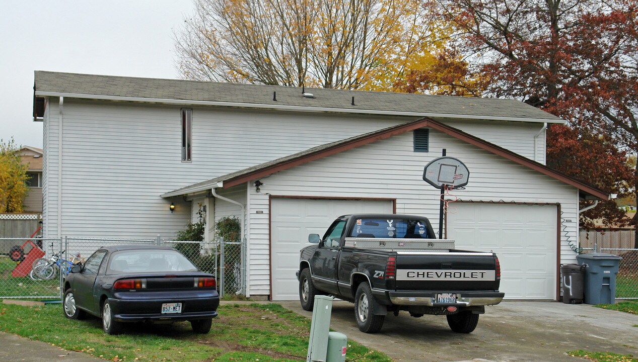 1022-1024 13th Ct. St NW in Puyallup, WA - Building Photo