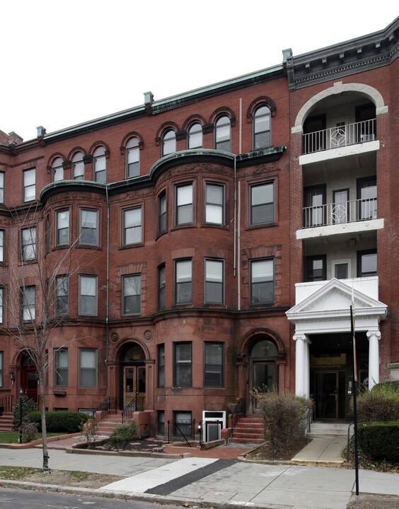 1089 Beacon St in Brookline, MA - Foto de edificio