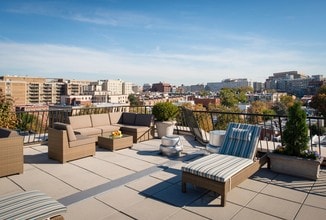 Westbrooke Place in Washington, DC - Foto de edificio - Building Photo