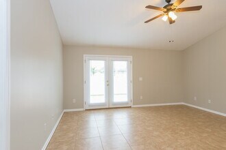 1812 Northglen Cir in Middleburg, FL - Foto de edificio - Building Photo