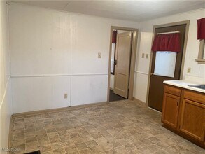 103 Wallace St in St. Clairsville, OH - Building Photo - Building Photo